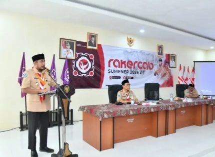 FOTO: Bupati Sumenep, Achmad Fauzi Wongsojudo, saat membuka Rakercab Pramuka Kwarcab Sumenep. Senin (22/6/2026).