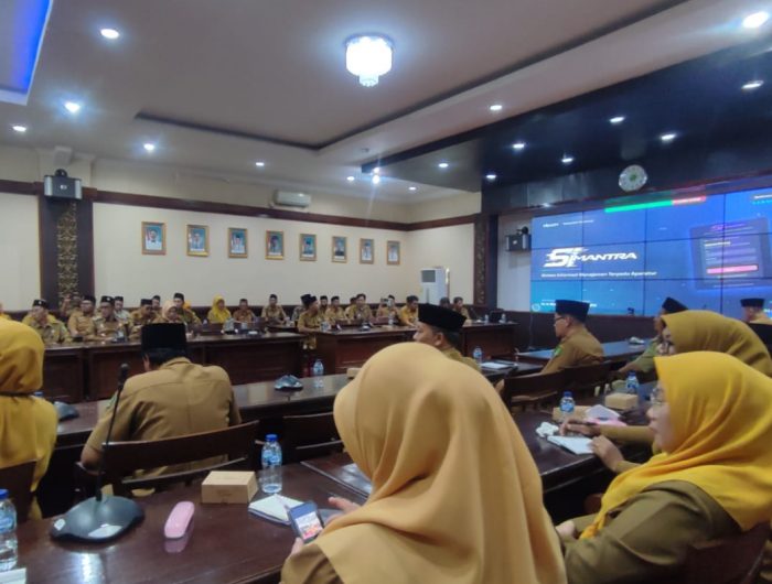 FOTO: Bupati Sumenep Achmad Fauzi Wongsojudo, saat peluncuran Sistem Informasi Manajemen Terpadu Aparatur (SIMANTRA), pada kegiatan Sosialisasi Implementasi Manajemen Talenta ASN di Kantor Pemkab Sumenep, Senin (22/6/2026).
