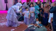 MERIAH: Perayaan ulang tahun ke-7 Afifah, putri Owner PT Arinna Makmur Sentosa, memberikan santunan kepada 1.000 anak yatim, di Aula Tuan Ghube, Universitas Bahaudin Mudhary (UNIBA) Madura, Kamis (25/6/2026).