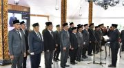 FOTO: Bupati Sumenep, Achmad Fauzi Wongsojudo, melantik dan pengambilan sumpah jabatan 25 pejabat administrator, di lingkungan Pemkab Sumenep. (Ist/wartazone.com)