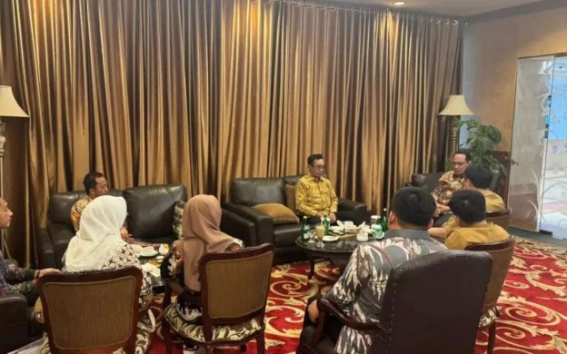 FOTO: Bupati Pamekasan, KH. Kholilurrahman (berkacamata) saat audiensi di Direktorat PEIPD Ditjen Bangda Kemendagri, Selasa (7/4/2026).