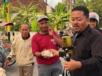 FOTO: Program berbagi makanan melalui kegiatan Jumat Berkah yang diinisiasi kreator konten Mana-Mana kembali digelar di Kabupaten Sumenep, Jawa Timur, Jumat (31/7/2026).