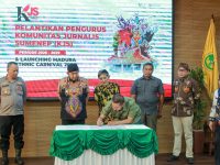FOTO: Launching Madura Ethnic Carnival (MEC) 2026, bertepatan dengan pelantikan Pengurus Komunitas Jurnalis Sumenep (KJS) periode 2026–2029, di Aula Universitas Bahaudin Mudhary (UNIBA) Madura, Jumat (31/7/2026).