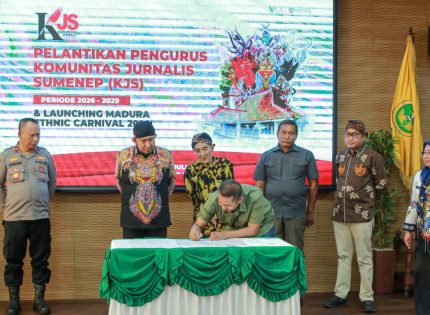 FOTO: Launching Madura Ethnic Carnival (MEC) 2026, bertepatan dengan pelantikan Pengurus Komunitas Jurnalis Sumenep (KJS) periode 2026–2029, di Aula Universitas Bahaudin Mudhary (UNIBA) Madura, Jumat (31/7/2026).