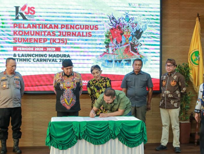 FOTO: Launching Madura Ethnic Carnival (MEC) 2026, bertepatan dengan pelantikan Pengurus Komunitas Jurnalis Sumenep (KJS) periode 2026–2029, di Aula Universitas Bahaudin Mudhary (UNIBA) Madura, Jumat (31/7/2026).