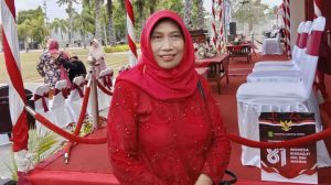 FOTO: Direktur RSUD dr. H. Moh. Anwar Sumenep, dr. Erliyati, setelah mengikuti upacara peringatan detik-detik Proklamasi Kemerdekaan RI di halaman Kantor Bupati Sumenep, Senin (17/8/2026).