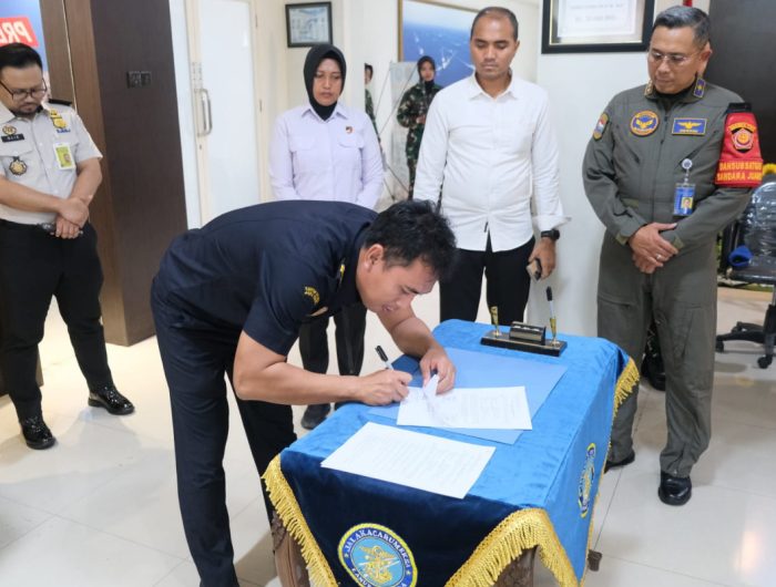 FOTO: Konferensi pers Bea Cukai Juanda, Kantor Wilayah Bea Cukai Jawa Timur I, dan Satgaspam Lanudal Juanda, usai menggagalkan upaya penyelundupan narkotika dalam jumlah besar melalui jalur udara, di Terminal 2 Kedatangan Bandara Internasional Juanda. (Ist/wartazone.com)