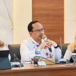 FOTO: Kepala Bappeda Kabupaten Sumenep, Arif Firmanto (tengah). (Ist/wartazone.com)