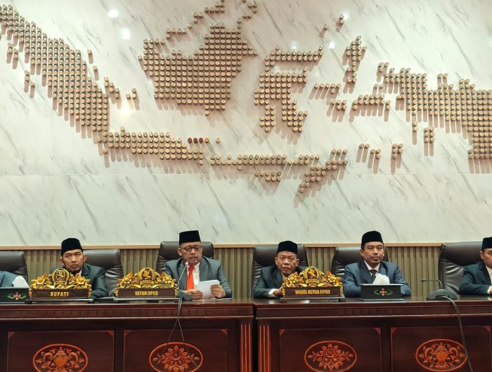 FOTO: Bupati Sumenep, Achmad Fauzi Wongsojudo, saat mengikuti dan menyimak pidato Presiden RI Prabowo Subianto dalam Sidang Tahunan MPR RI, di Gedung DPRD Sumenep, Jumat (14/8/2026).