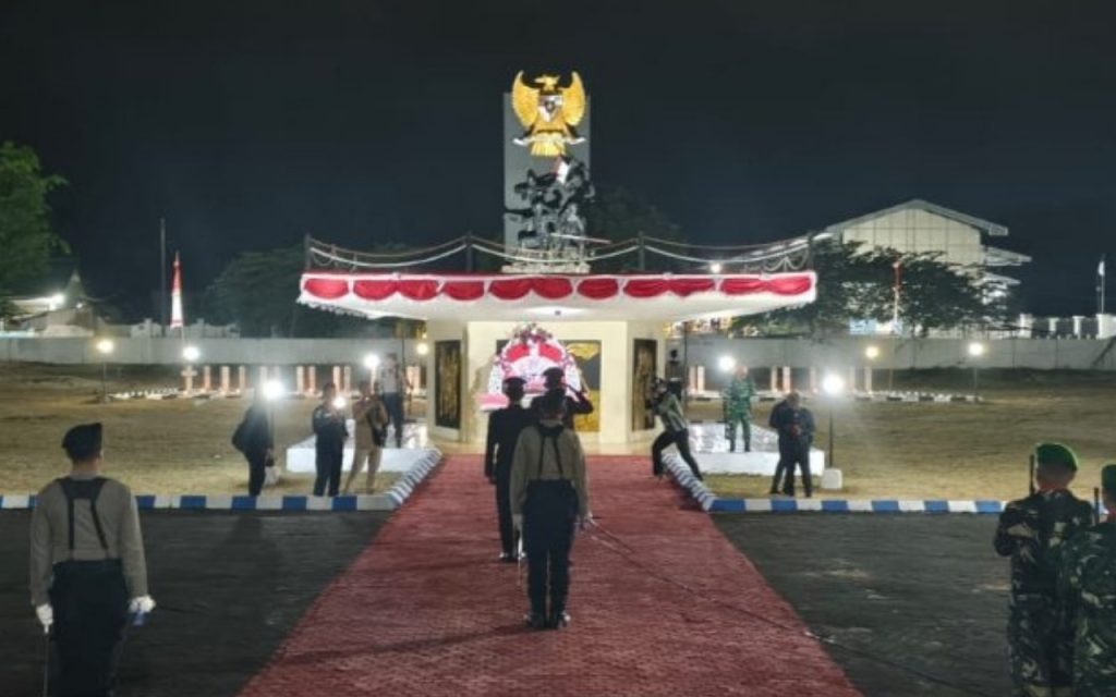 Renungan Suci di TMP Jokotole, Bupati Fauzi: Kemerdekaan Harus Diisi dengan Pengabdian