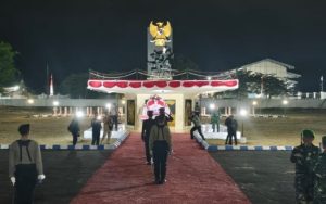 FOTO: Bupati Sumenep, Achmad Fauzi Wongsojudo, bersama jajaran Forkopimda, saat mengikuti Apel Kehormatan dan Renungan Suci (AKRS) untuk mengenang jasa para pahlawan. Sabtu (15/8/2026) dini hari.