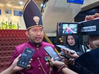 FOTO: Bupati Sumenep, Achmad Fauzi Wongsojudo, usai upacara peringatan HUT ke-81 Kemerdekaan RI, Minggu (17/8/2026) di halaman kantor Bupati Sumenep. (Ist/wartazone.com)