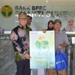 FOTO: BPRS Bhakti Sumekar terus mendorong pedagang, pelaku UMKM dan ekonomi kreatif, untuk aktif meningkatkan ekonomi dalam berbagai kegiatan di Kabupaten Sumenep. (Ist/wartazone.com)