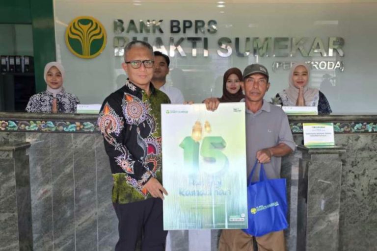 FOTO: BPRS Bhakti Sumekar terus mendorong pedagang, pelaku UMKM dan ekonomi kreatif, untuk aktif meningkatkan ekonomi dalam berbagai kegiatan di Kabupaten Sumenep. (Ist/wartazone.com)