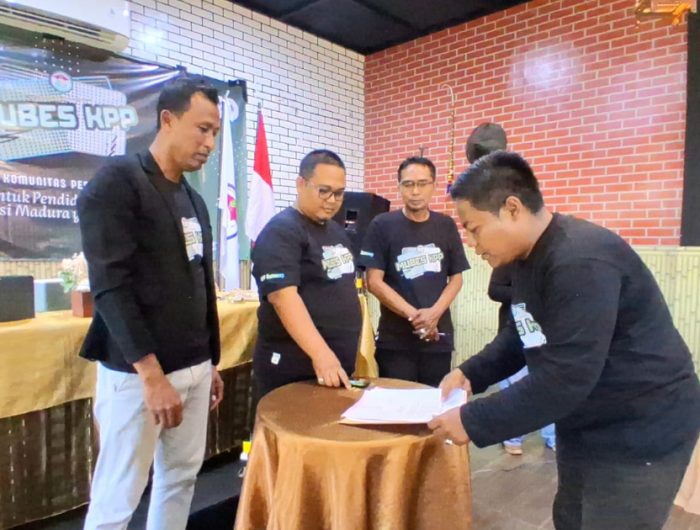 FOTO: Abd. Rahman, kembali dipercaya memimpin Komunitas Peduli Pendidikan (KPP) Kabupaten Sumenep untuk periode 2026-2030. (Ist/wartazone.com)