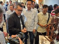 FOTO: Hasil kerajinan dari Desa Pagerungan Besar, Kecamatan Sapeken, Kabupaten Sumenep, saat tampil dalam pameran produk UMKM pada Lokakarya Media SKK Migas Jabanusa 2026 di Yogyakarta, Kamis (17/9/2026). (Panji Agira/wartazone.com)