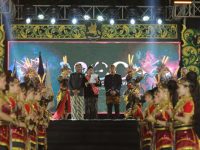 FOTO: Kemegahan panggung Madura Ethnic Carnival (MEC) 2026 di Kabupaten Sumenep, Madura, Jawa Timur, Sabtu (19/9/2026) malam.