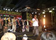 FOTO: Sejumlah raja, sultan, pangeran, serta perwakilan kerajaan dan kesultanan Nusantara tampil dalam satu panggung Madura Ethnic Carnival (MEC) 2026 di Kabupaten Sumenep, Madura, Jawa Timur, Sabtu (19/9/2026) malam.