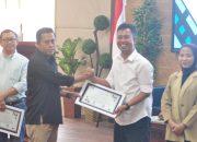 FOTO: Persatuan Wartawan Indonesia (PWI) Sumenep, menggelar Pelatihan Kehumasan dan Pengelolaan Media Sosial, kepada pengelola informasi dari berbagai instansi dan lembaga di Kabupaten Sumenep, Rabu (23/9/2026). (Ist/wartazone.com)