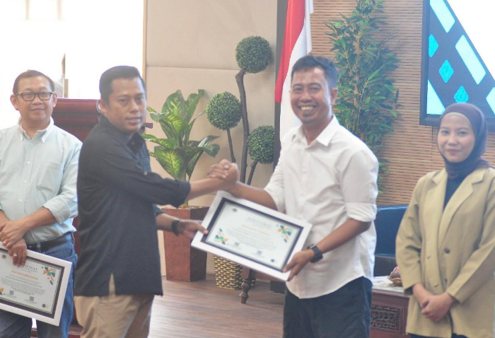 FOTO: Persatuan Wartawan Indonesia (PWI) Sumenep, menggelar Pelatihan Kehumasan dan Pengelolaan Media Sosial, kepada pengelola informasi dari berbagai instansi dan lembaga di Kabupaten Sumenep, Rabu (23/9/2026). (Ist/wartazone.com)