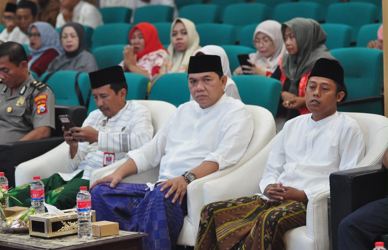 FOTO: Pengurus PWI Kabupaten Sumenep saat menggelar sarasehan pengembangan UMKM, sekaligus pemberian penghargaan kepada pelaku usaha inspiratif dan inovatif. Selasa (20 Oktober 2026). (Panji Agira/wartazone.com)