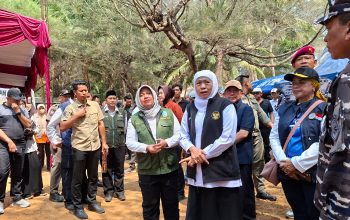 Khofifah Salurkan Bantuan UMKM hingga Nelayan saat Kunjungan ke Sumenep