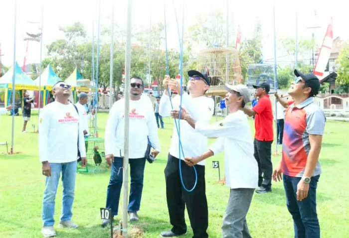 FOTO: Lomba Seni Suara Ayam Bekisar Bupati Cup 2026, di halaman Kantor Bupati Sumenep, Jawa Timur, Minggu (25/10/2026). (Ist/wartazone.com)