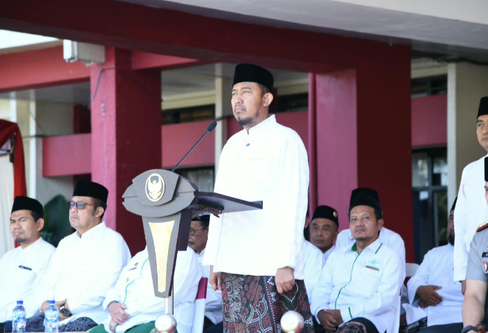 FOTO: Bupati Sumenep, Achmad Fauzi Wongsojudo, saat menjadi pembina apel peringatan Hari Santri Nasional 2026 di halaman Kantor Pemerintah Kabupaten (Pemkab) Sumenep, Kamis (22/10/2026).